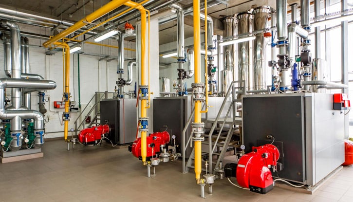 Image démontrant ce que Tecnigaz Élite vérifie lors des inspections. Sur l'image on voit : un échangeur de chaleur, tuyau à fumée, cheminée, différentes pièces système de chauffage.